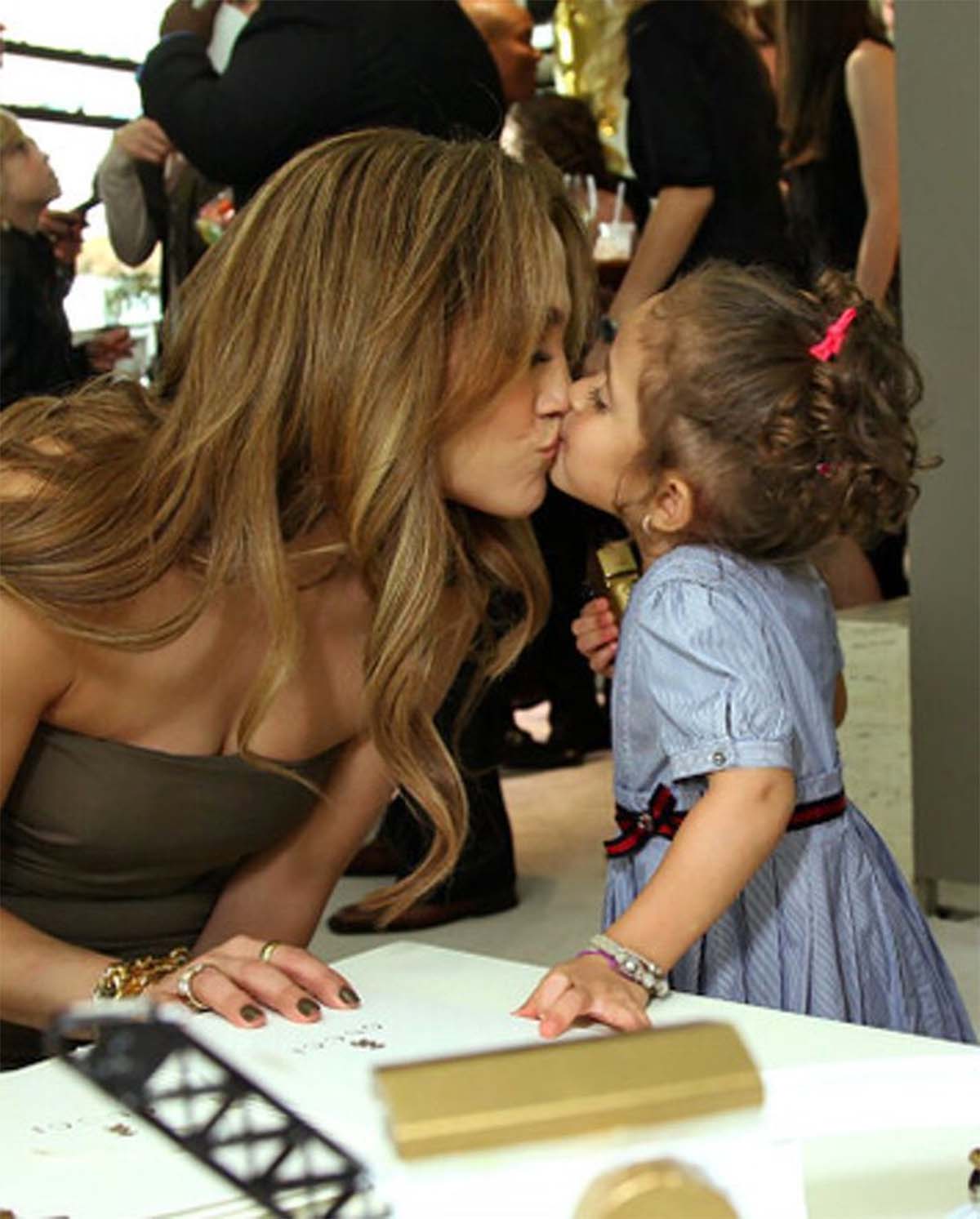 niños besar labios niños besar labios