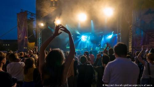 64063434_303 64063434_303