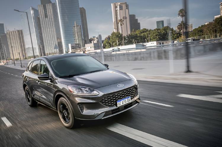 KUGA HEV SE006 (1) KUGA HEV SE006 (1)