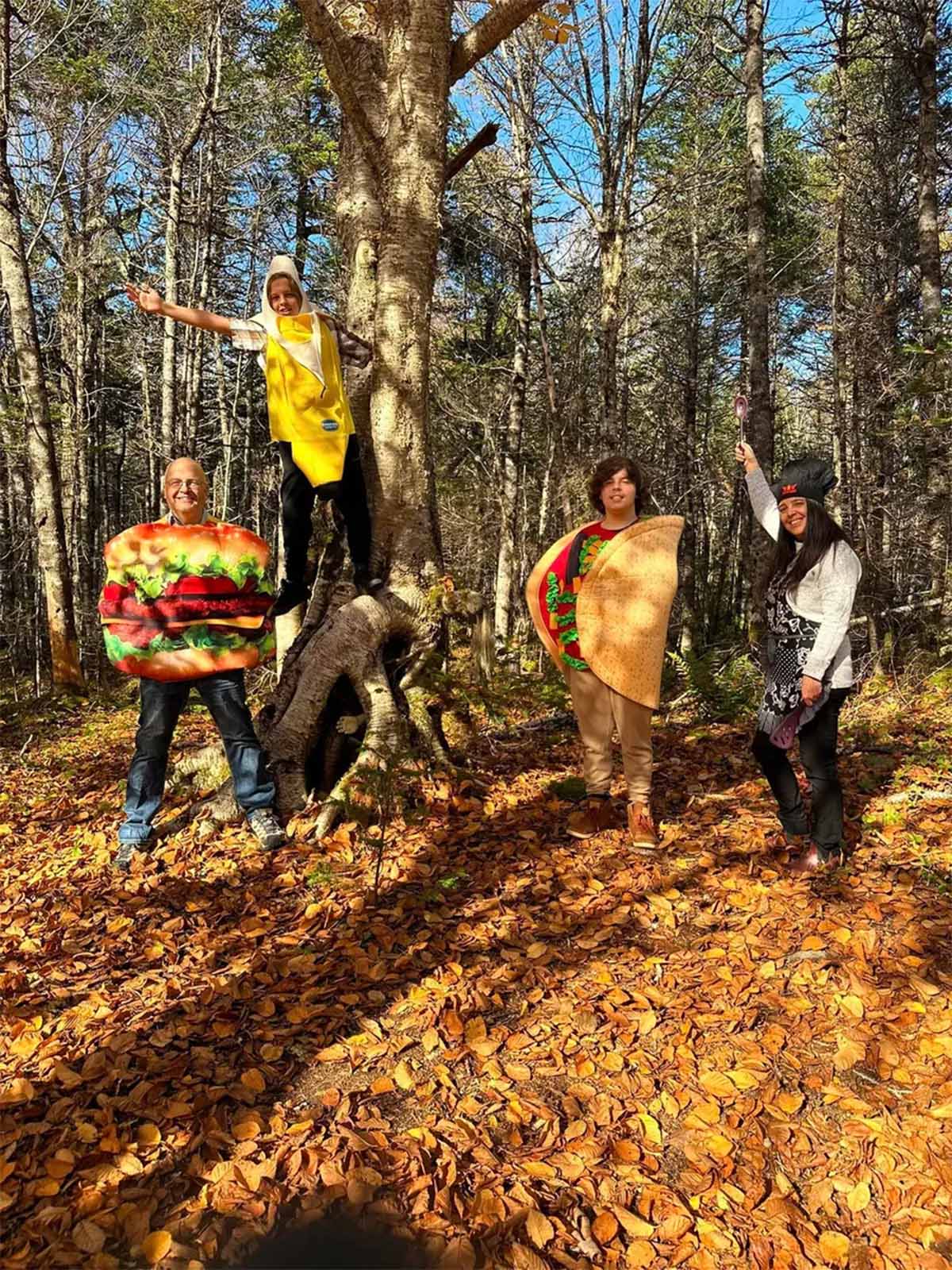 mujer en arbol2 mujer en arbol2