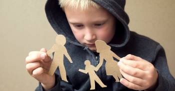 ¿Qué le pasa a un niño si es separado de su familia?