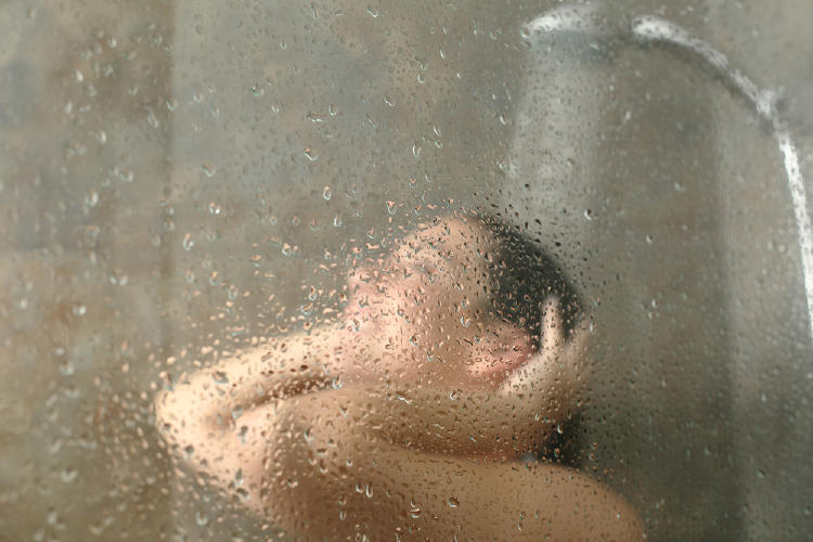 ducha mujer baño