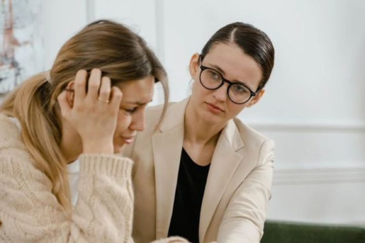 amigas Muchas personas no saben que el dumping emocional puede ser tan dañino como otras formas de vínculo tóxico. (Foto: Pinterest)