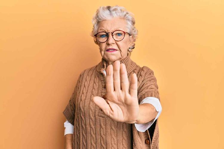 abuela AdobeStock_422407010