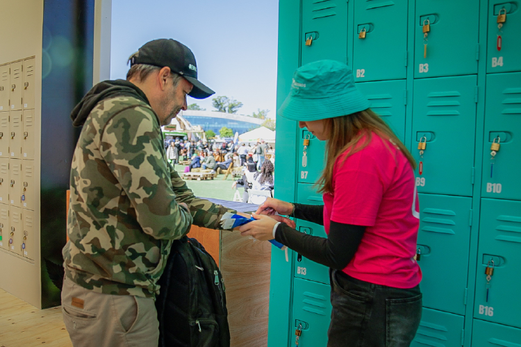 Life Seguros.png Durante la feria, la compañía también acompañó el panel “Conservación Ambiental: la importancia de la colaboración para la protección de nuestro planeta”.