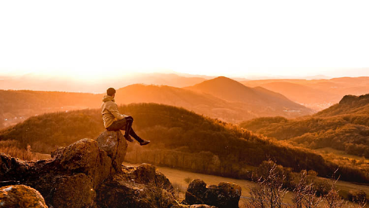 hombre solitario montañas hombre solitario montañas
