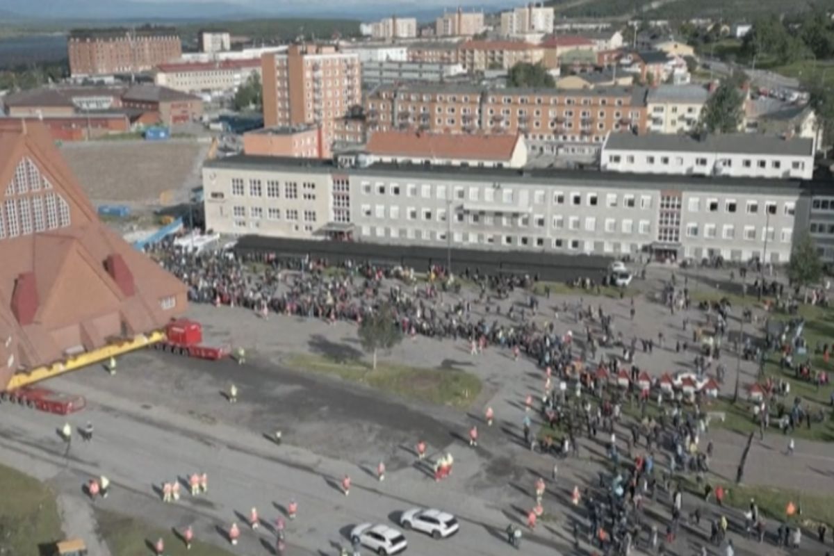 El traslado de la iglesia de Kiruna será recordado como una hazaña de ingeniería y preservación cultural, demostrando que es posible compatibilizar desarrollo económico y conservación histórica.
