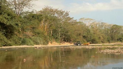 55344659_906 55344659_906