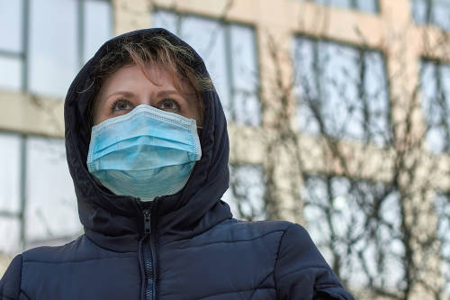 La OMS teme que la generalización del uso de mascarillas cause escasez en hospit