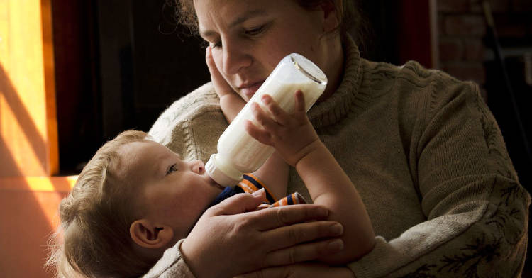 ¿Cómo conservar la leche materna por más tiempo?