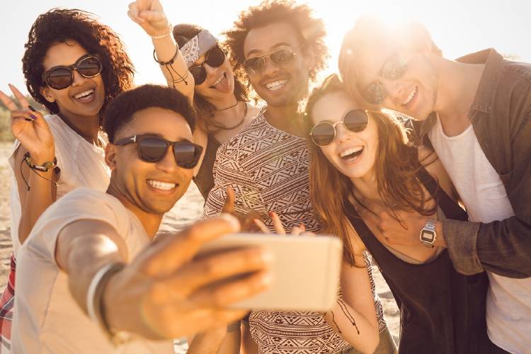 jovenes selfie Jovenes se toman una selfie