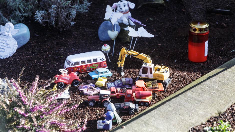 Bebés en riesgo juguetes Los bebés en riesgo podrían identificarse y protegerse en una etapa temprana con la prueba de detección adecuada.