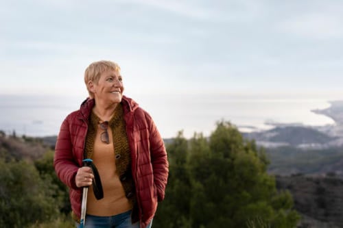 mujer tercera edad naturaleza mujer tercera edad naturaleza