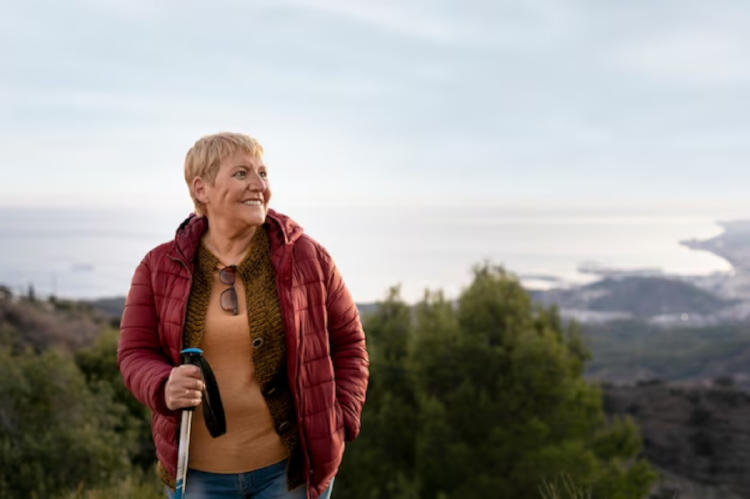 mujer tercera edad naturaleza mujer tercera edad naturaleza