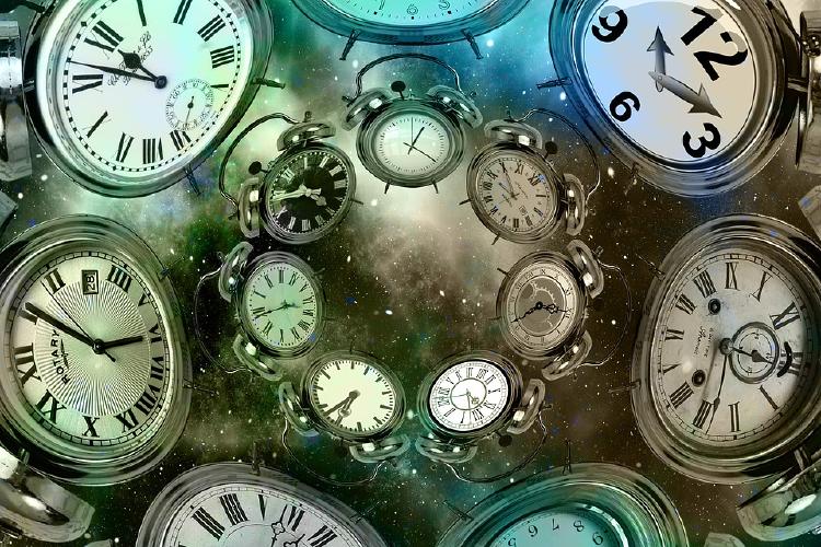 time-2825962_960_720 Relojes flotando en el universo