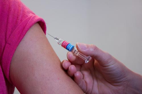 Qué es la miocarditis, la posible reacción adversa a la vacuna Pfizer en adolescentes