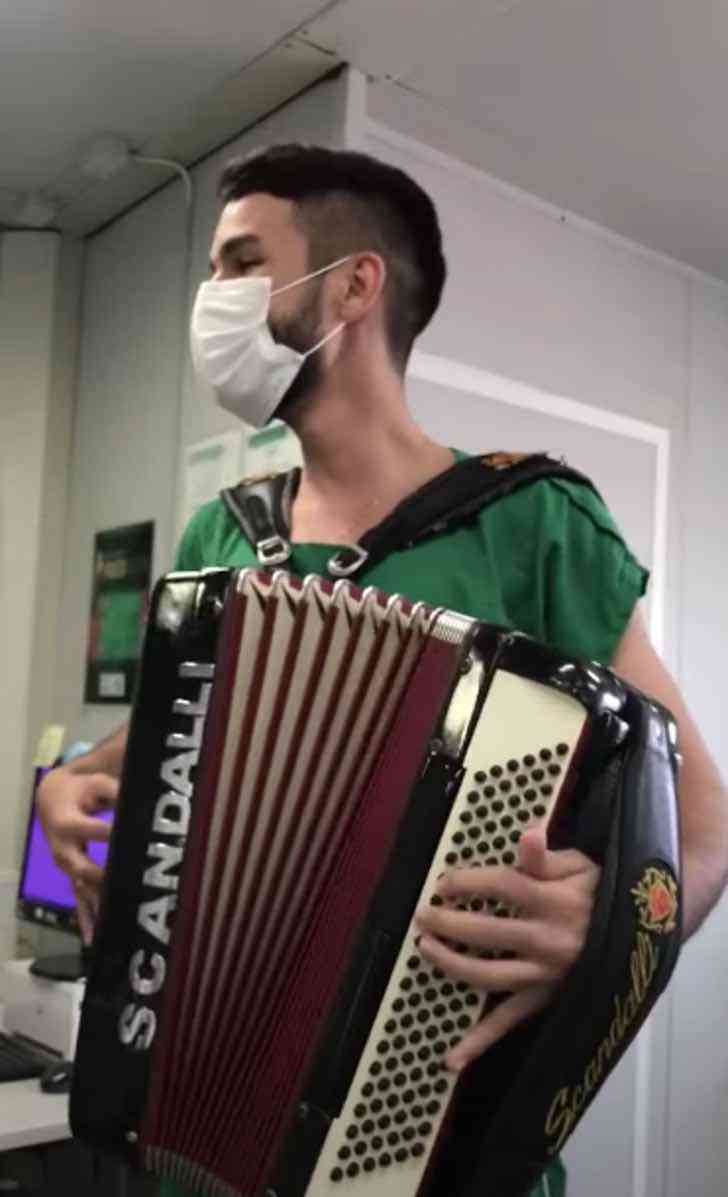 estudiante-acordeon estudiante-acordeon