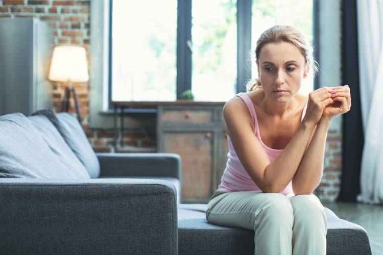 anemia mujer palida y preocupada bioneuroemoción