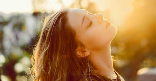 3 formas sencillas de limpiar el aura para atraer lo bueno a nuestra vida
