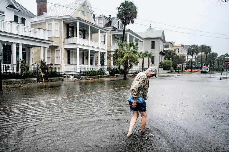 Calle inundada debido al aumento del nivel del mar