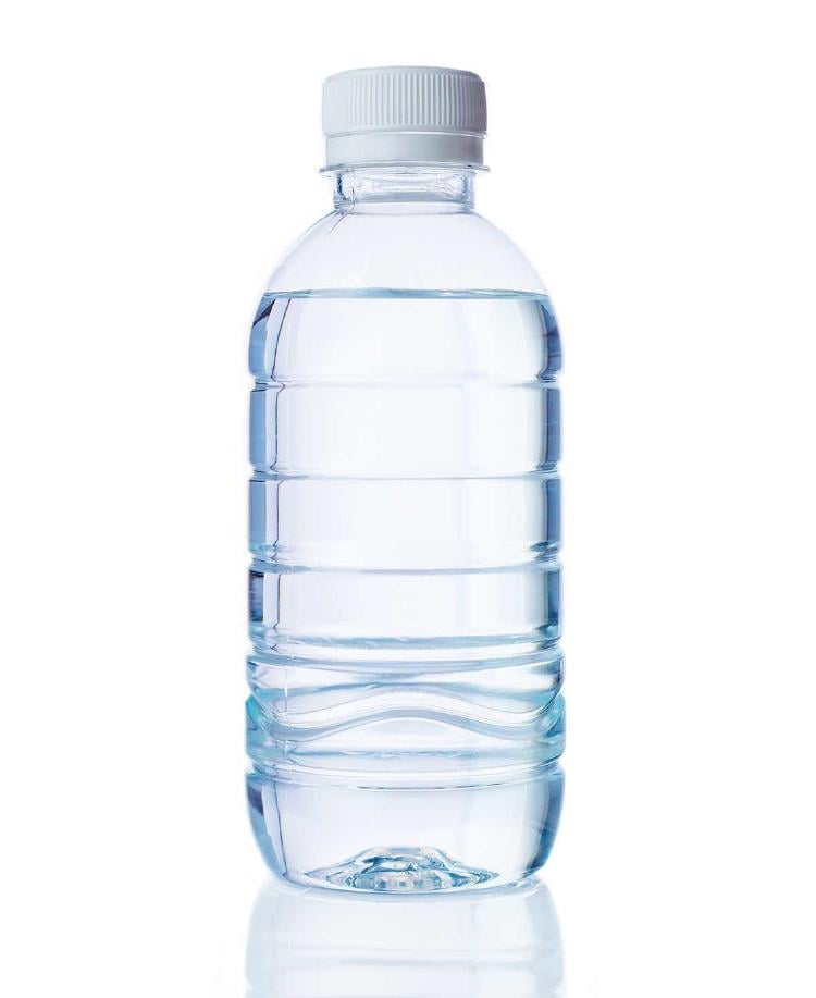 botella agua AdobeStock_112634050