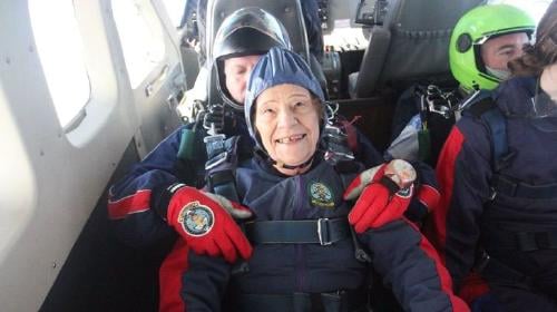 abuelita paracaidas3 abuelita paracaidas3