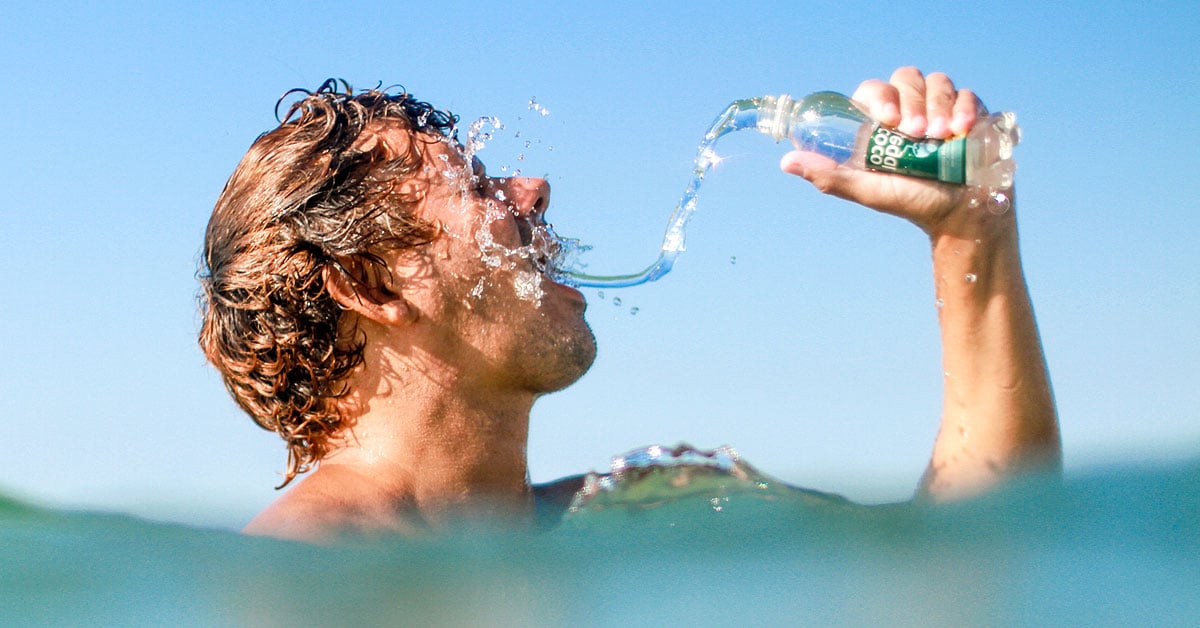 La moda de beber agua de mar: ¿es realmente beneficiosa?