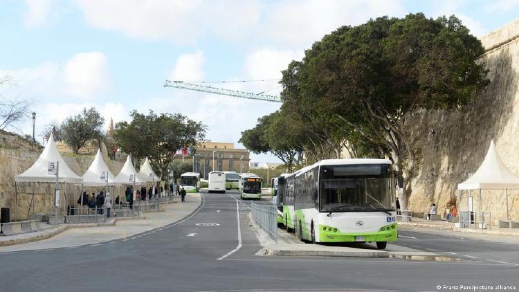 Malta transporte público Residentes y turistas pronto podrán usar el transporte público de Malta de forma gratuita.
