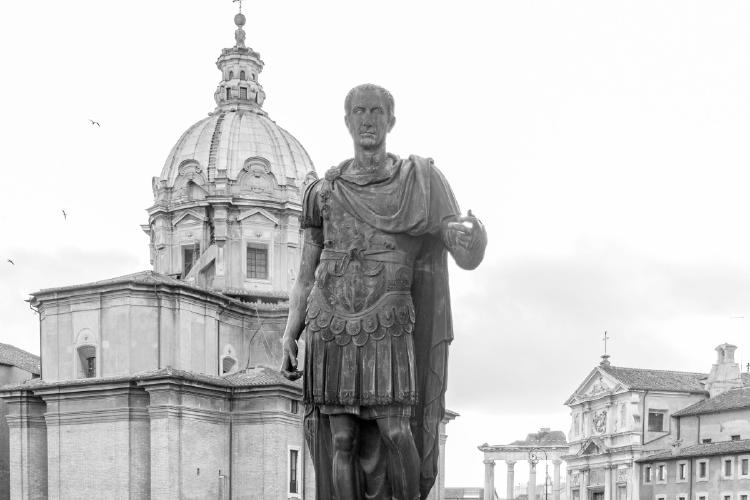 escultura de julio cesar