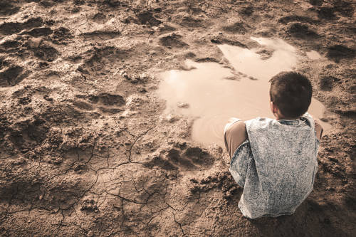 niño agua potable niño agua potable
