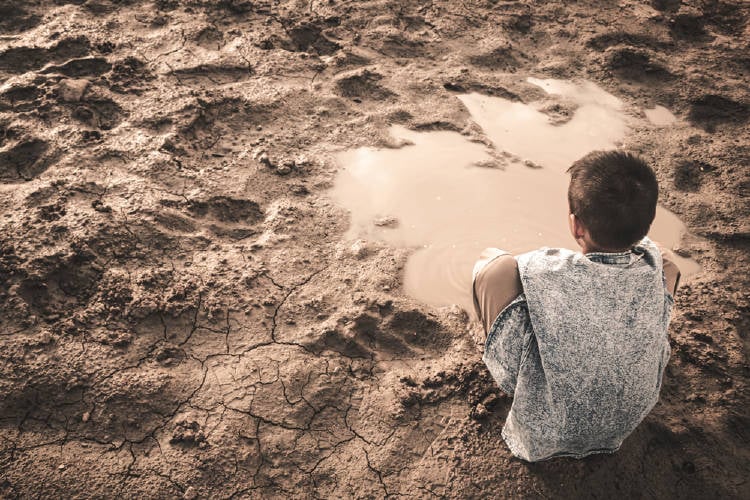 niño agua potable niño agua potable