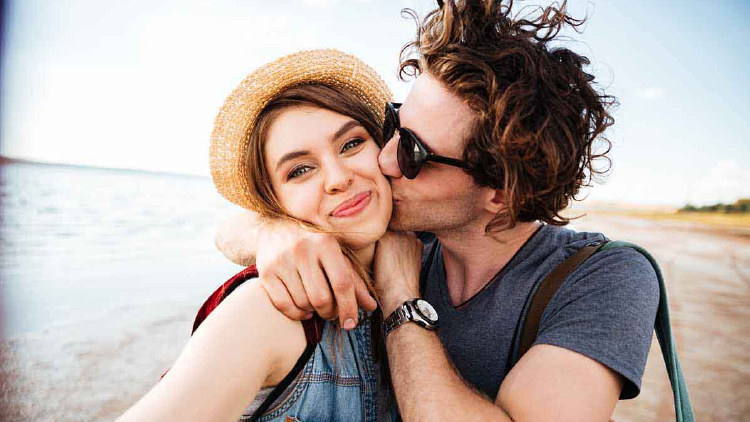 22 beso AdobeStock 118242870 22 beso AdobeStock 118242870