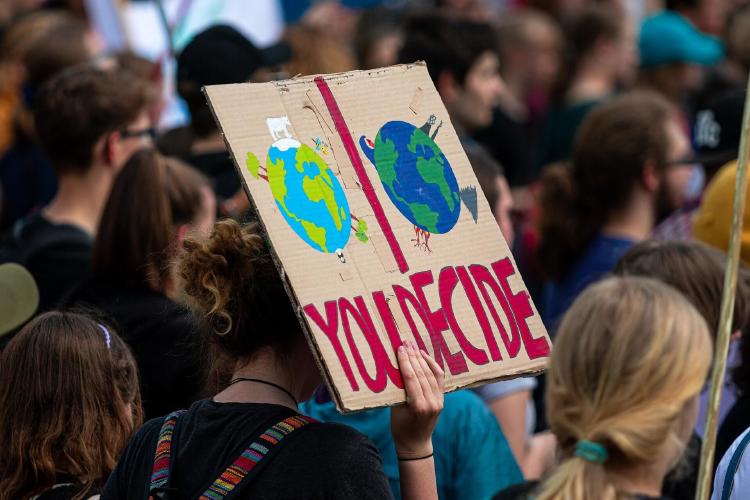 activistas marcha ambiental