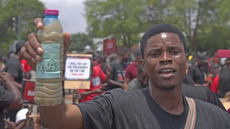 agua Ghana manifestante