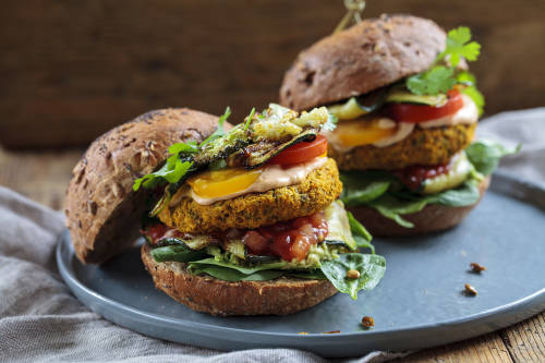 Hamburguesa sin carne: ¿orgánica e insulsa o sabrosa pero transgénica?