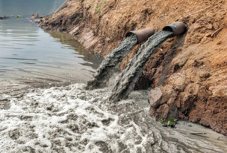 agua contaminada AdobeStock_180516796 agua contaminada AdobeStock_180516796