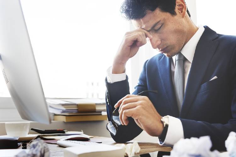 hombre estres trabajo hombre estres trabajo