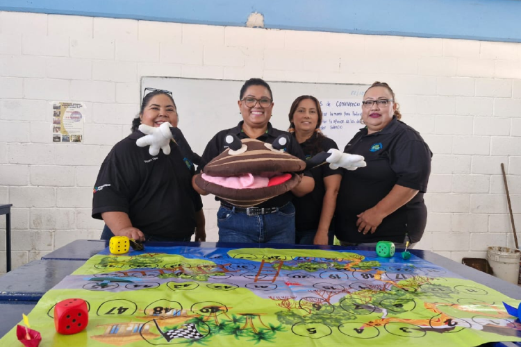 mujeres pescadoras Recolectan almejas y ostiones, monitorean el ecosistema y educan a nuevas generaciones: así trabajan las Lobas del Manglar en el corazón de los humedales sinaloenses. (Imagen: mongabay.com)