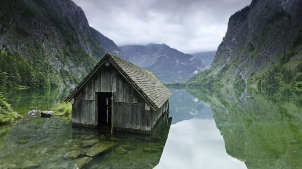 fishing-hut-on-a-lake-in-germany
