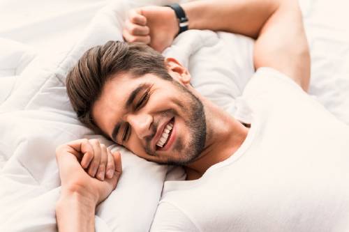 Psicólogos explican los beneficios de que la pareja duerma en camas separadas