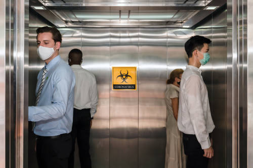 ¿Cuál es el riesgo de contraer COVID-19 en un ascensor?
