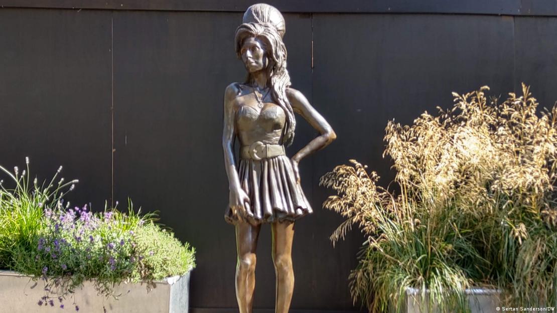 58310380_906 58310380_906