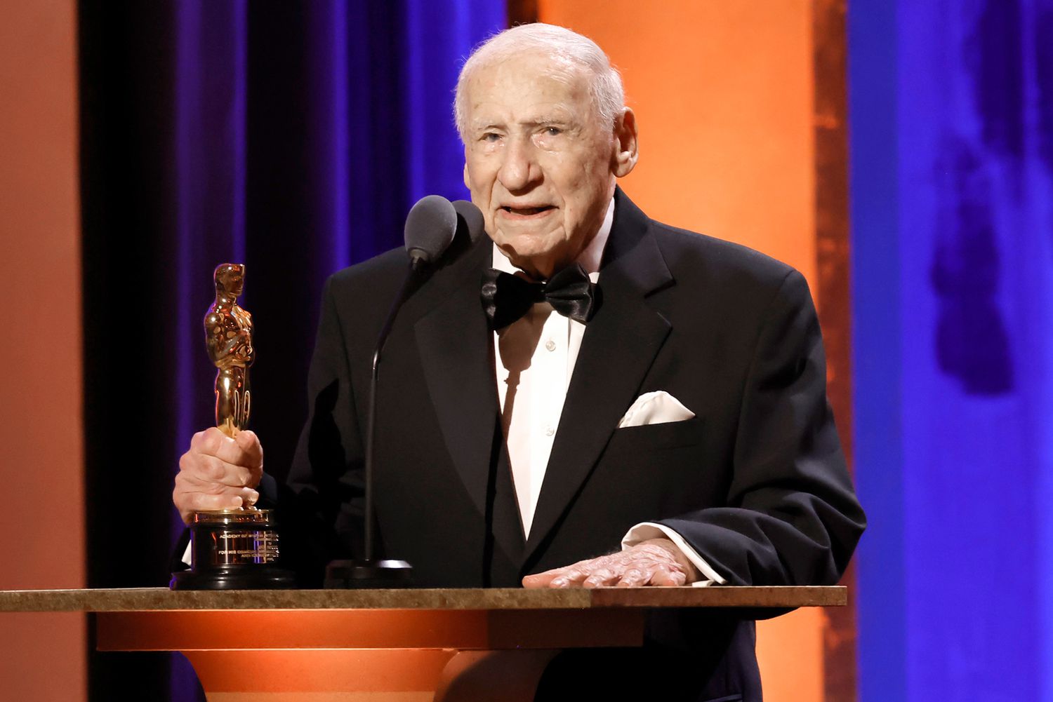 Mel Brooks recibe un Oscar honorífico a los 97 años Bioguia