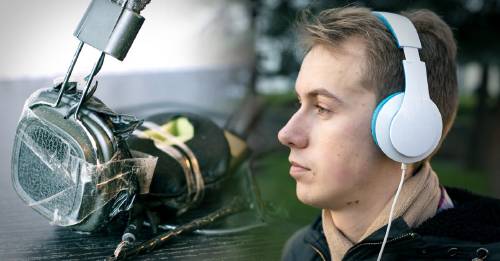Alerta: un adolescente murió electrocutado con sus auriculares. ¿Cómo evitar algo así?