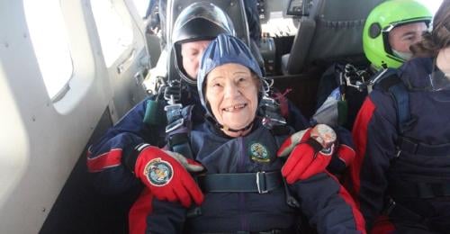 abuelita paracaidas abuelita paracaidas