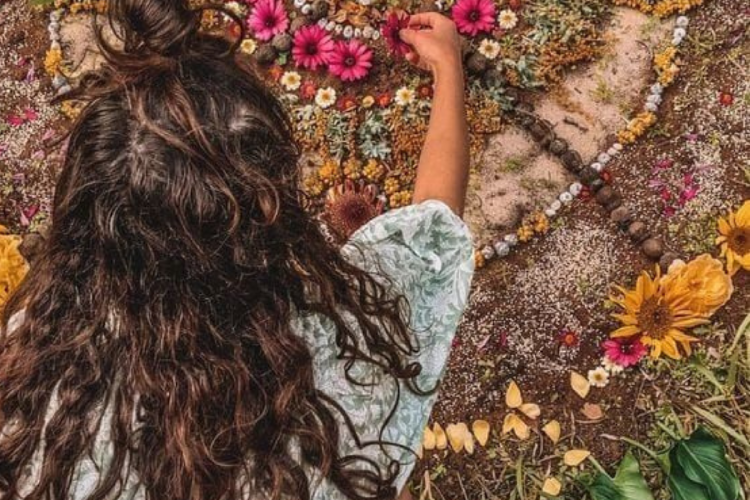 solsticio En astrología, marca un cambio de energía poderoso, el ingreso del Sol en un signo cardinal (Cáncer en junio, Capricornio en diciembre), que inicia una nueva estación y un nuevo capítulo emocional y simbólico. (Imagen: Pinterest)