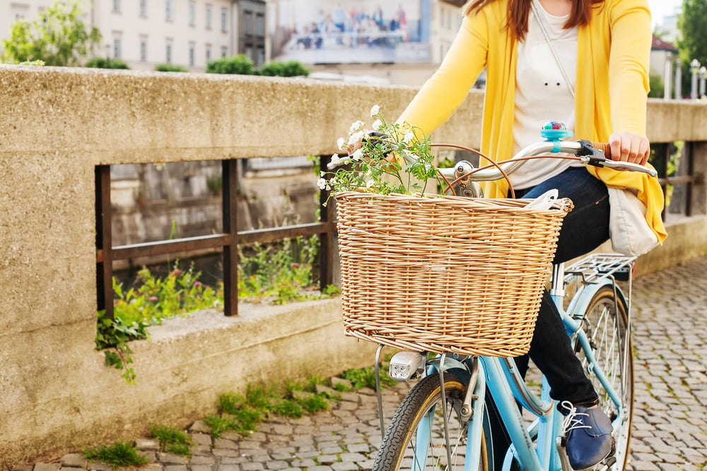 mujer bicicleta