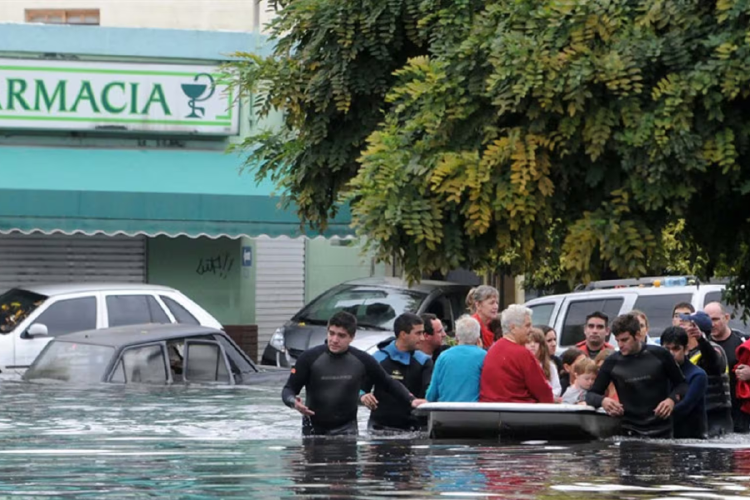 inundación La Plata Inundaciones en la Plata, Argentina
