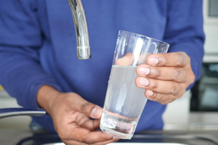 agua vaso AdobeStock_582270936 agua vaso AdobeStock_582270936