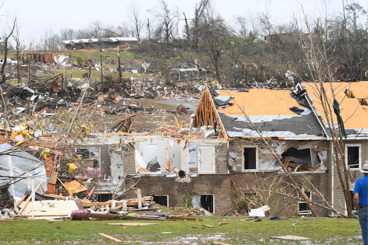 tornado eeuu Los daños materiales y humanos se extienden por un amplio corredor geográfico del sur y centro del país. (Jamar Coach/The Jackson Sun/USA TODAY NETWORK via Imagn Images via REUTERS)